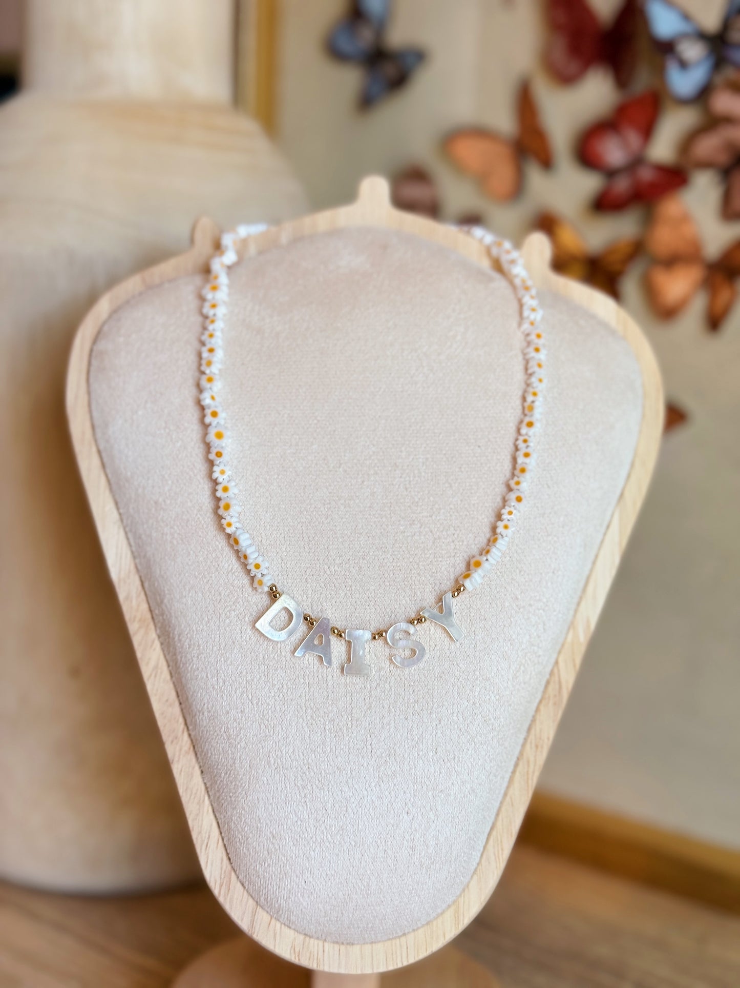 Mother of Pearl Daisy Necklace
